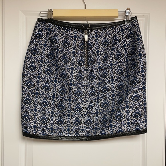 Black and blue mini skirt - Picture 2 of 2